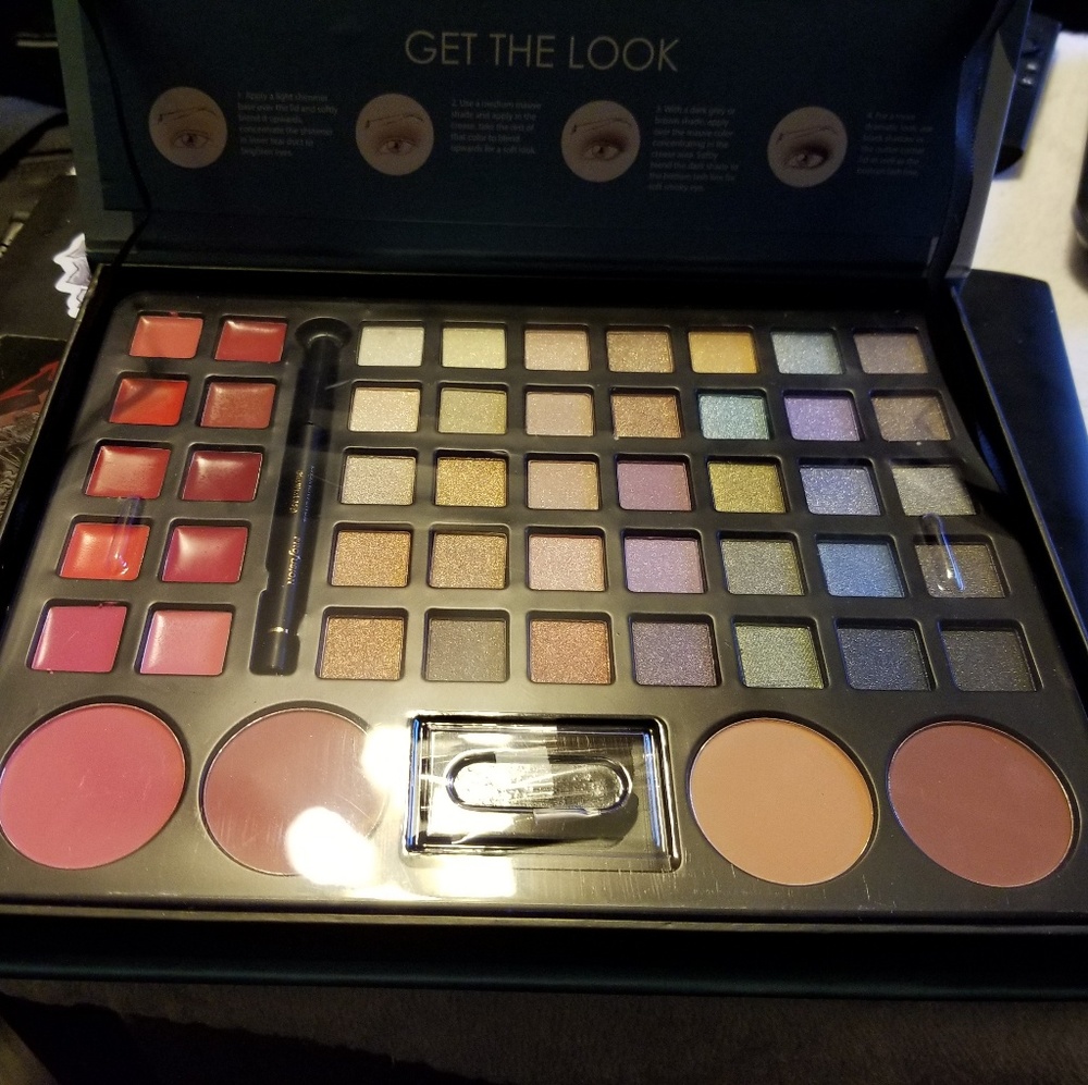 Makeup kit - Picture 2 of 2